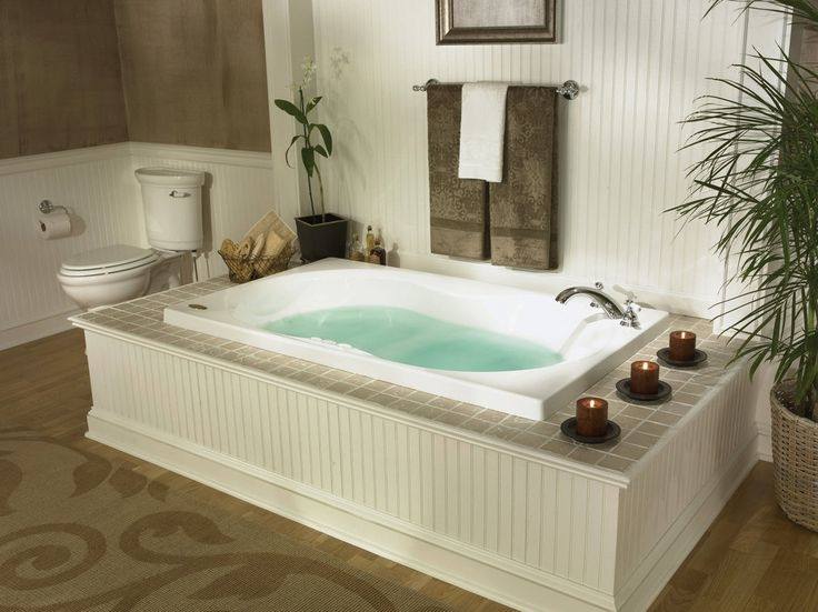 Jacuzzi tub with porcelain tile surround