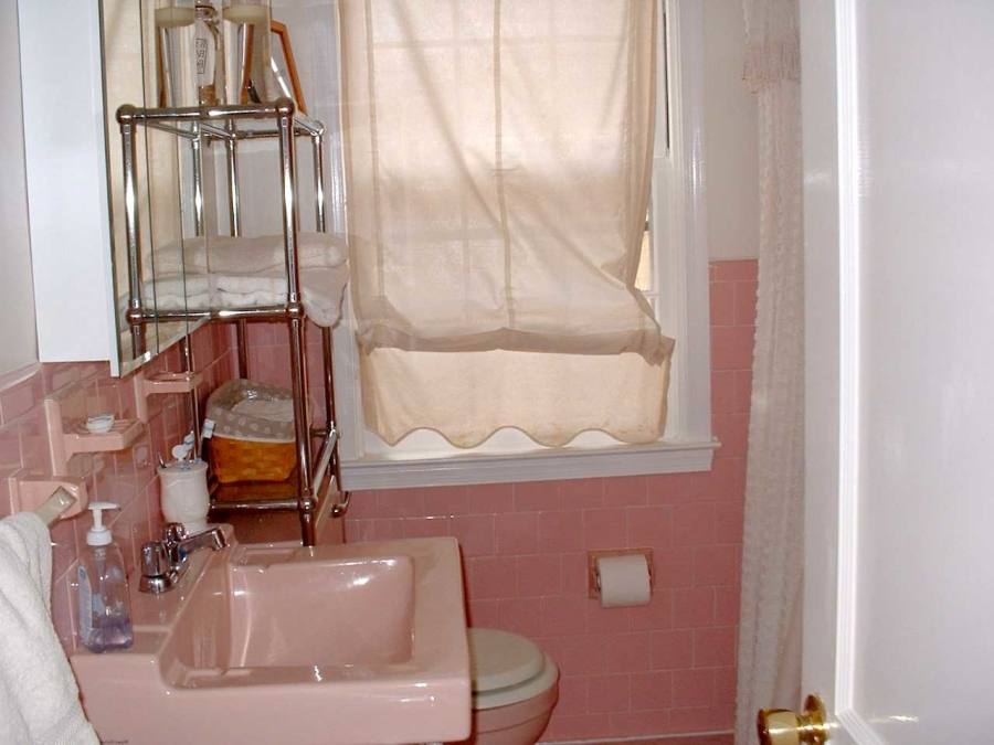vintage bathroom decor