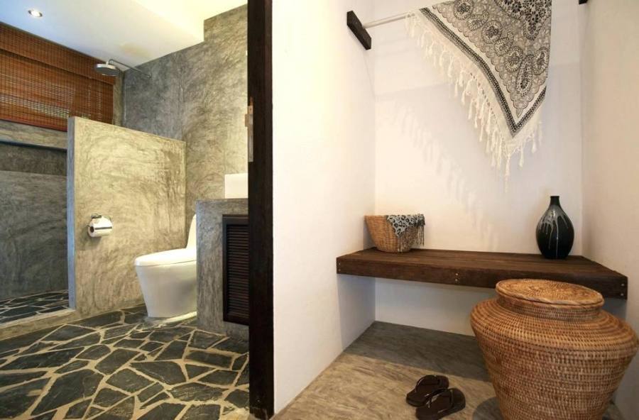 Natural stone wall for the cabin style rustic bathroom [Design: Traditional Log Homes Ltd