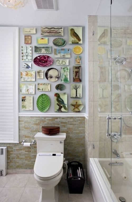 Contrasting natural destials create the image of the small bathroom