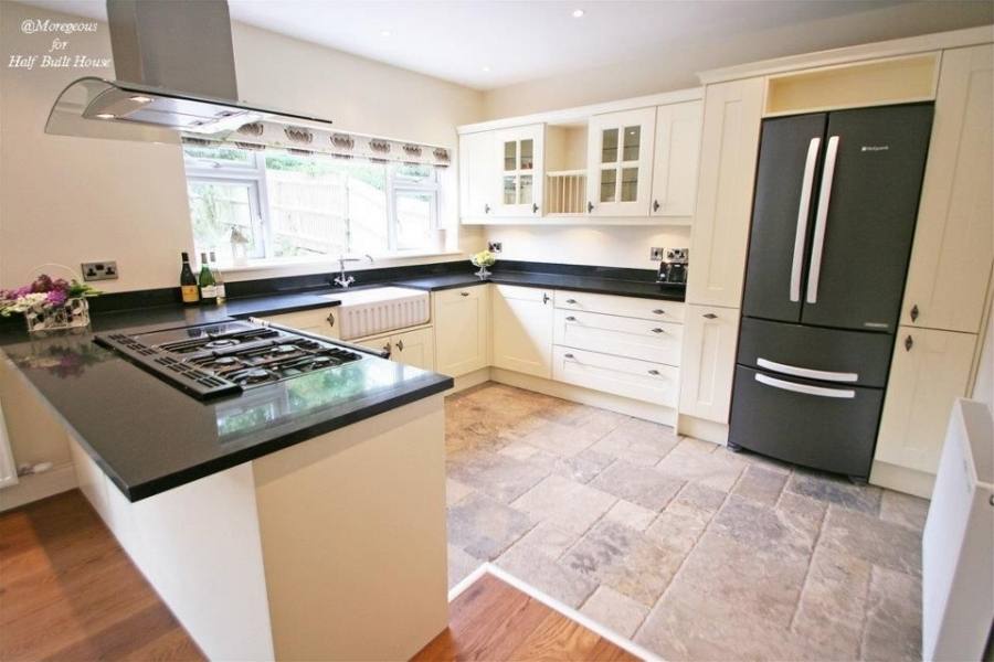Eastbourne : Large English country kitchen with black granite worktop, island cooking area, cream shaker doors, double Belfast sink, American fridge freezer