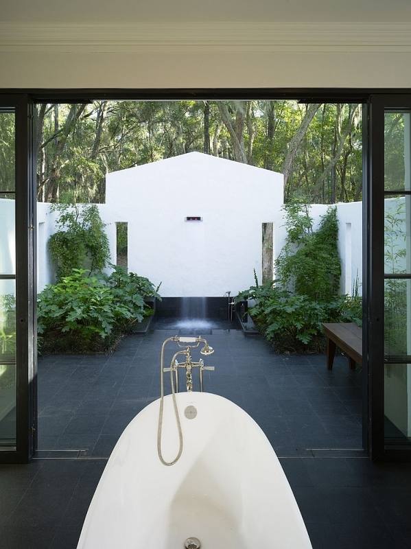 Enveloped by verdant vines, ferns and plants, the outdoor showers in the beachfront suites