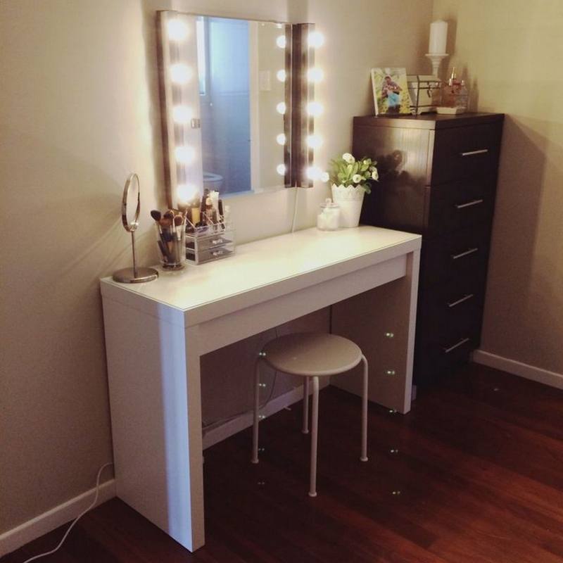 vanity table with lights
