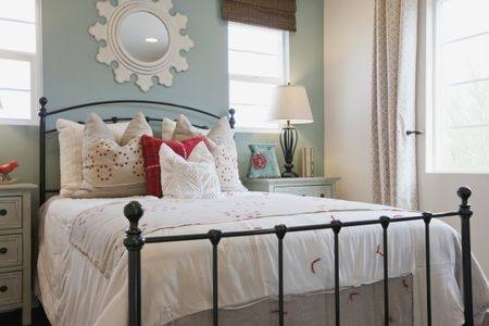 chic bedroom decor shabby chic bedroom decor chic bedroom bedroom design  ideas by chic bedrooms ideas