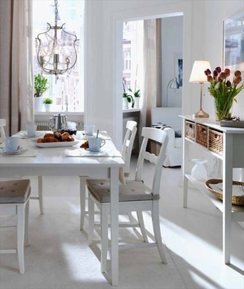 {red and grey dining room} Love this table and chair combo