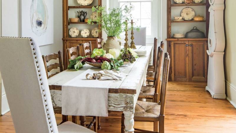 Decorate your dining room with the brilliance of blue [Design: Ana Donohue Interiors]