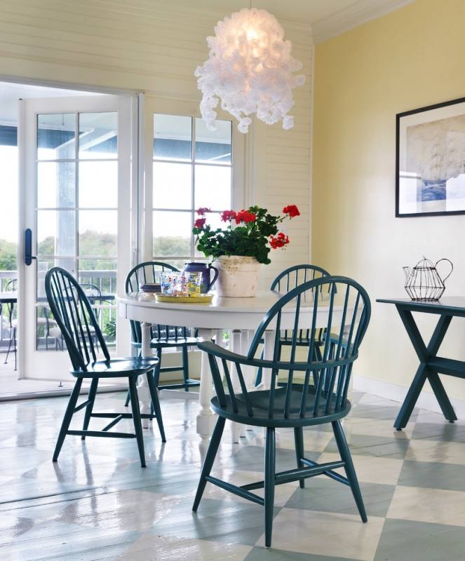 beach house dining room