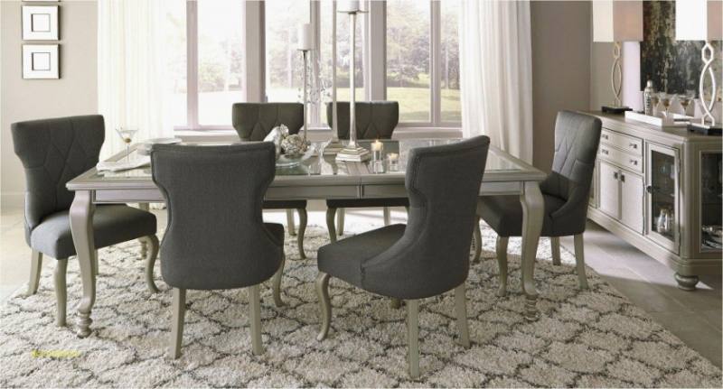 Transitional dining room has a serene, calming vibe [Design: Urban Home Magazine]