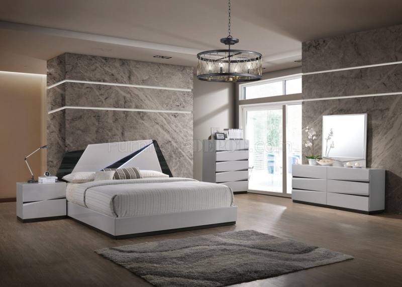 Chad Grey Queen 4 Piece Bedroom Set (Qty: 1) has been successfully added to  your Cart