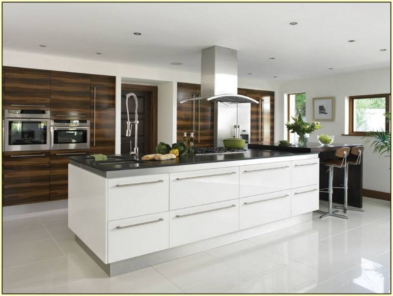 High gloss kitchen cabinets in thermofoil