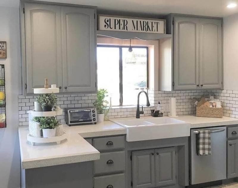 By lining one wall with cabinets, enough storage is created so that the rest of the room can be open and uncluttered