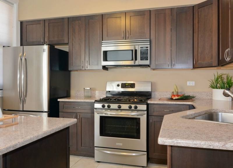 It once seemed that homeowners would never tire of the throwback charm of  the farmhouse sink, yet you'll rarely see one installed in a kitchen  renovation