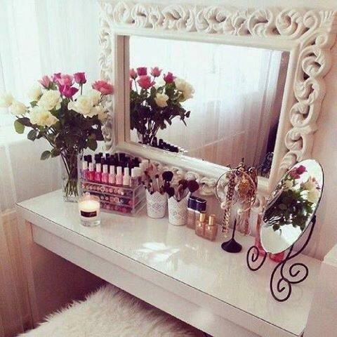 small bedroom vanity table