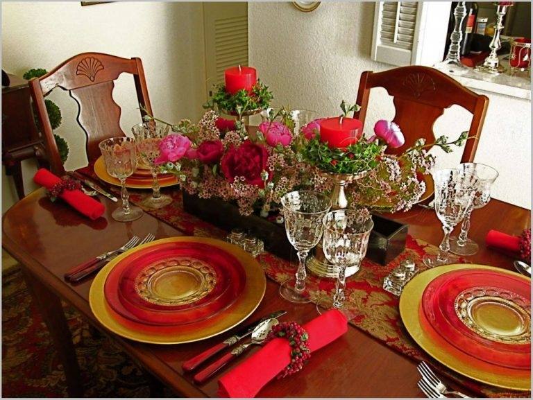 Beautiful White and Red Christmas Dinner Table  Decorations