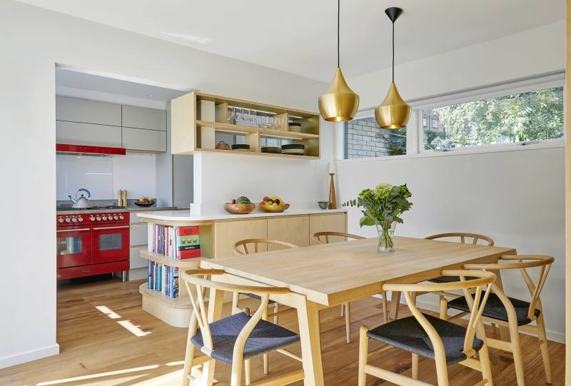 The owners of this vintage dining room found inspiration on Japanese minimalist and textiles