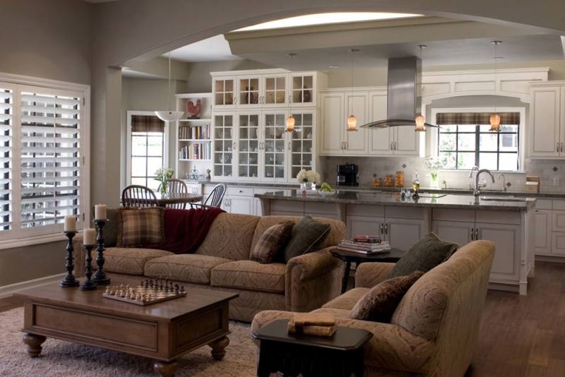 Open dining space in a modern ranch house kitchen